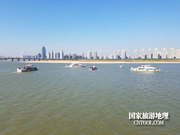 江西開(kāi)展呵護(hù)一湖清水，嚴(yán)厲打擊非法采砂行動(dòng)（圖）